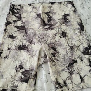 Lululemon biker shorts sz 8